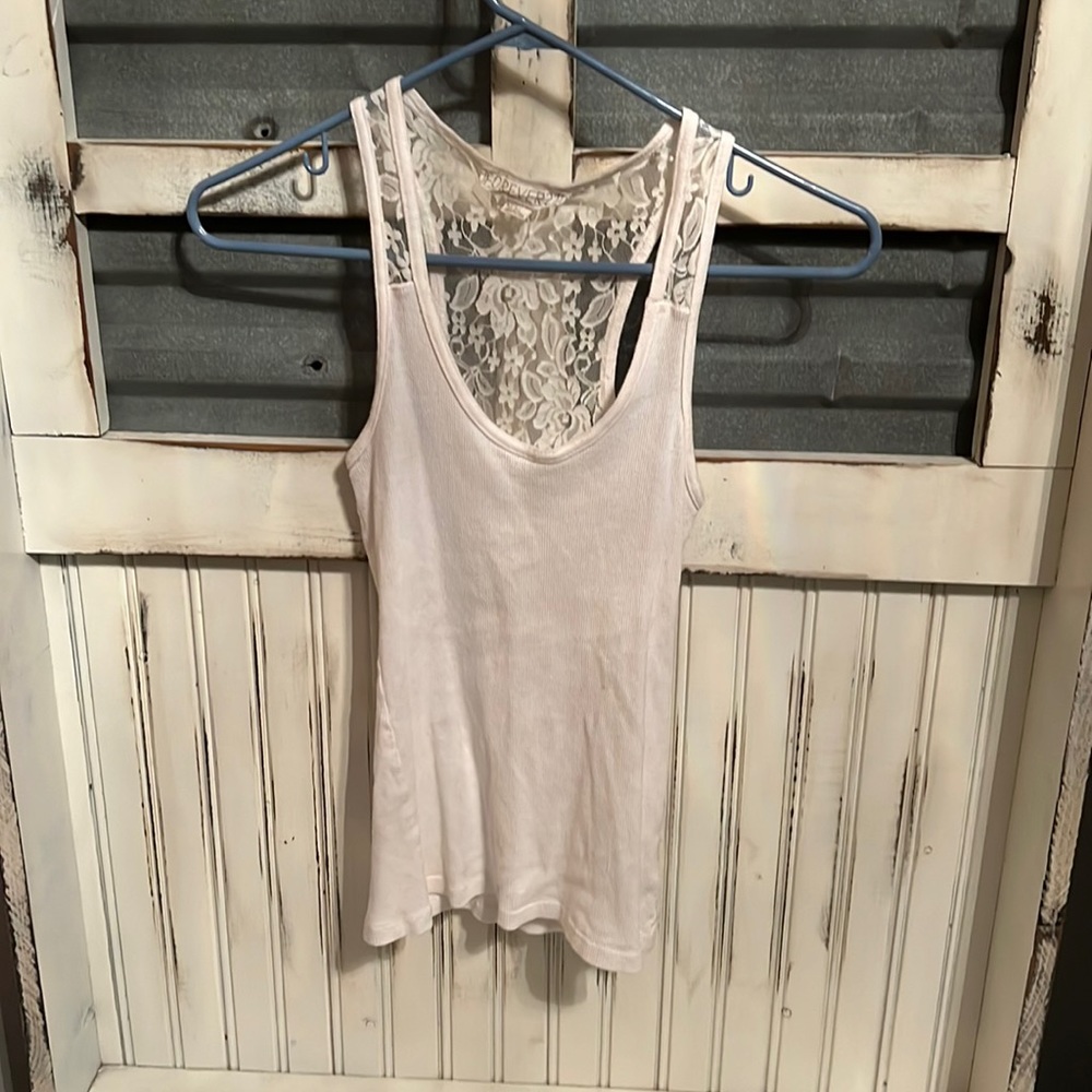 White flower tank top